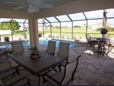 Outdoor Dining Table & Chairs